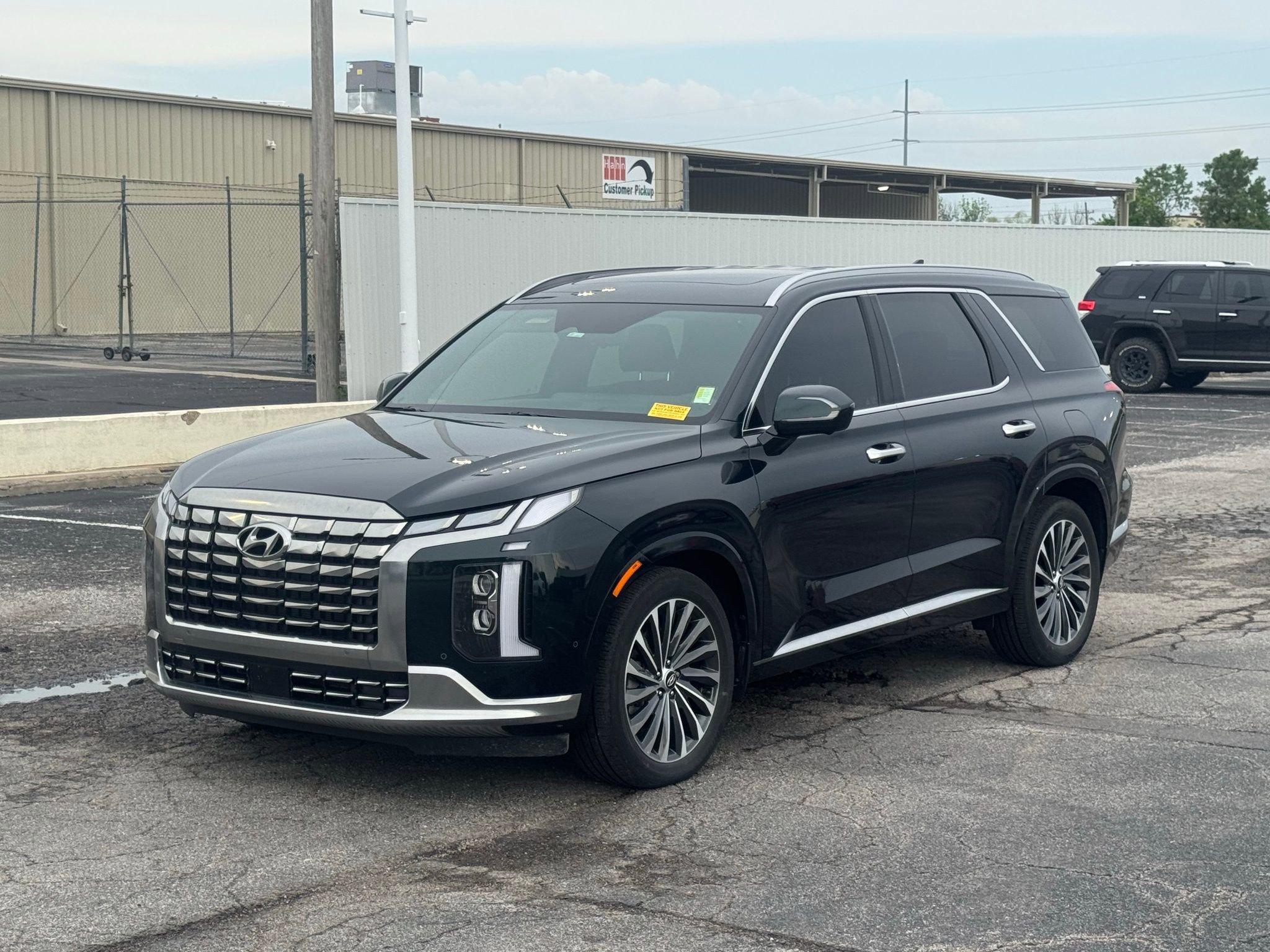 Used 2024 Hyundai Palisade Calligraphy image 1
