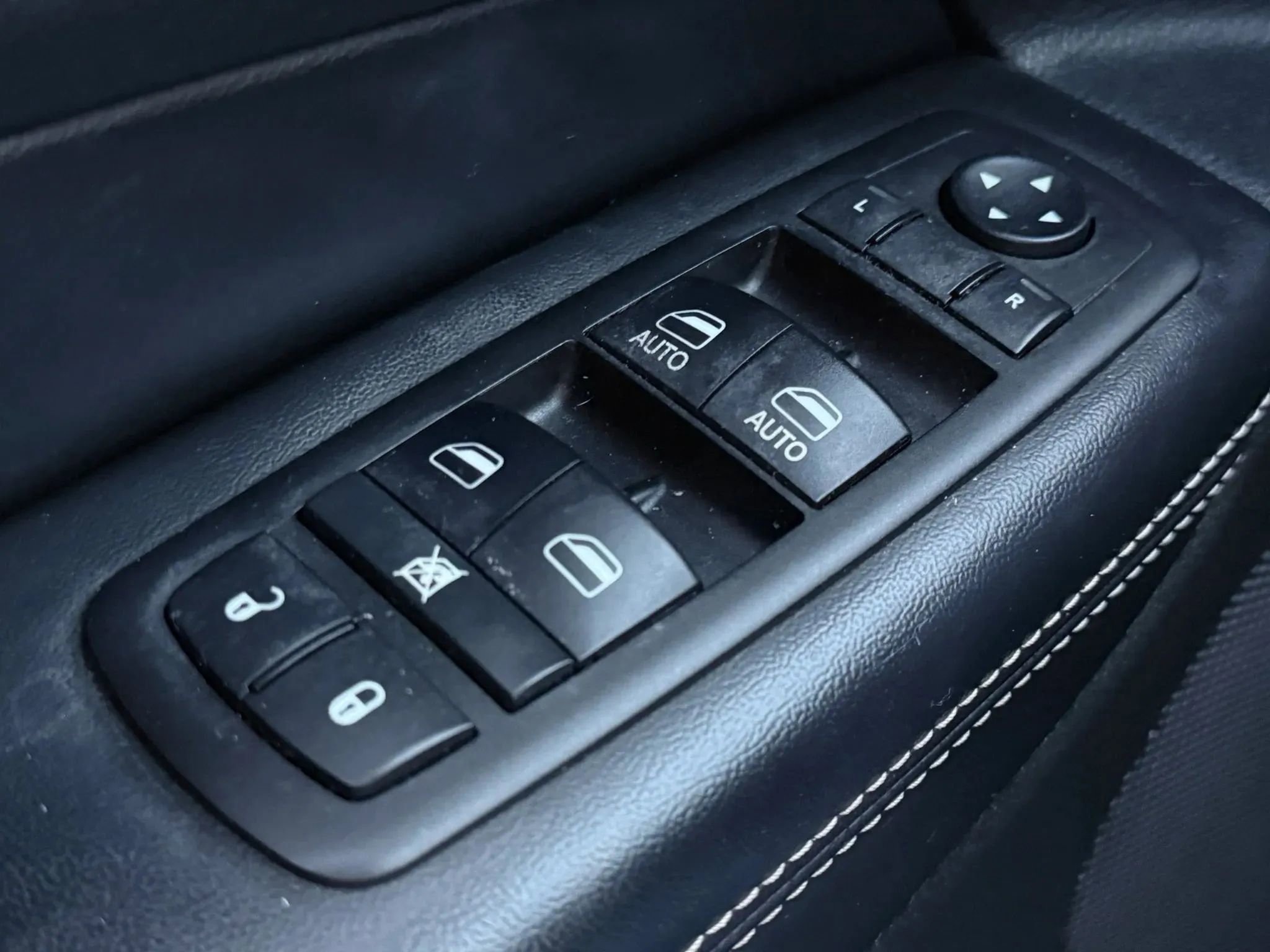 Used 2014 Jeep Grand Cherokee Limited w/ Trailer Tow Group IV image 23