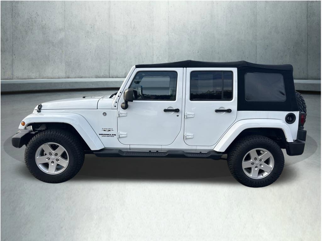 Used 2017 Jeep Wrangler Unlimited Sahara w/ Connectivity Group AWD/4WD image 2