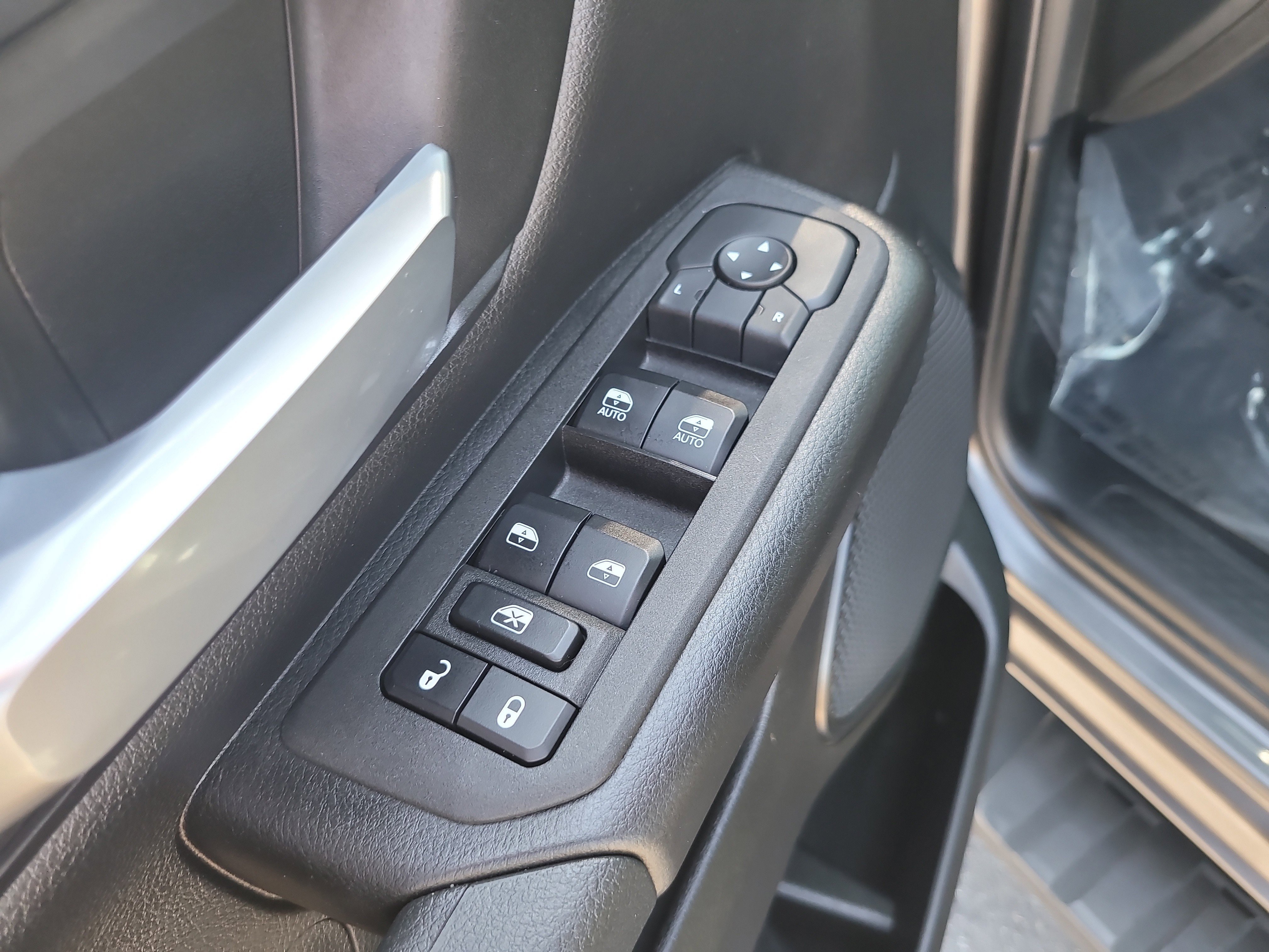 Used 2025 RAM 1500 Warlock AWD/4WD image 16