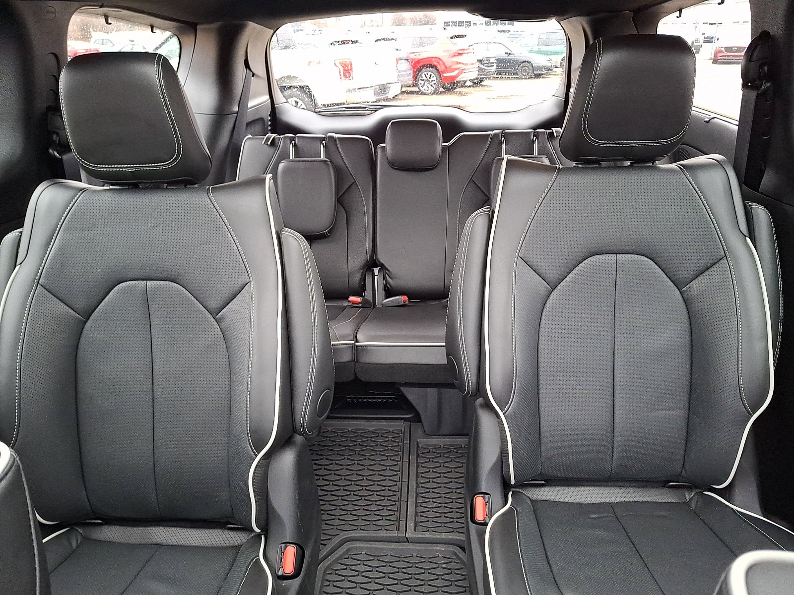 Used 2025 Chrysler Pacifica Premium image 19