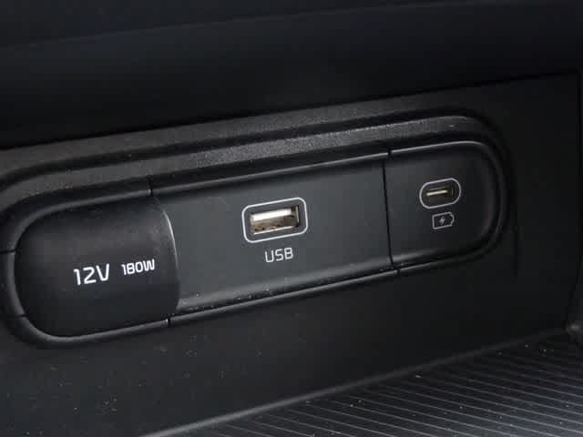 Used 2025 Kia Sportage LX FWD image 14