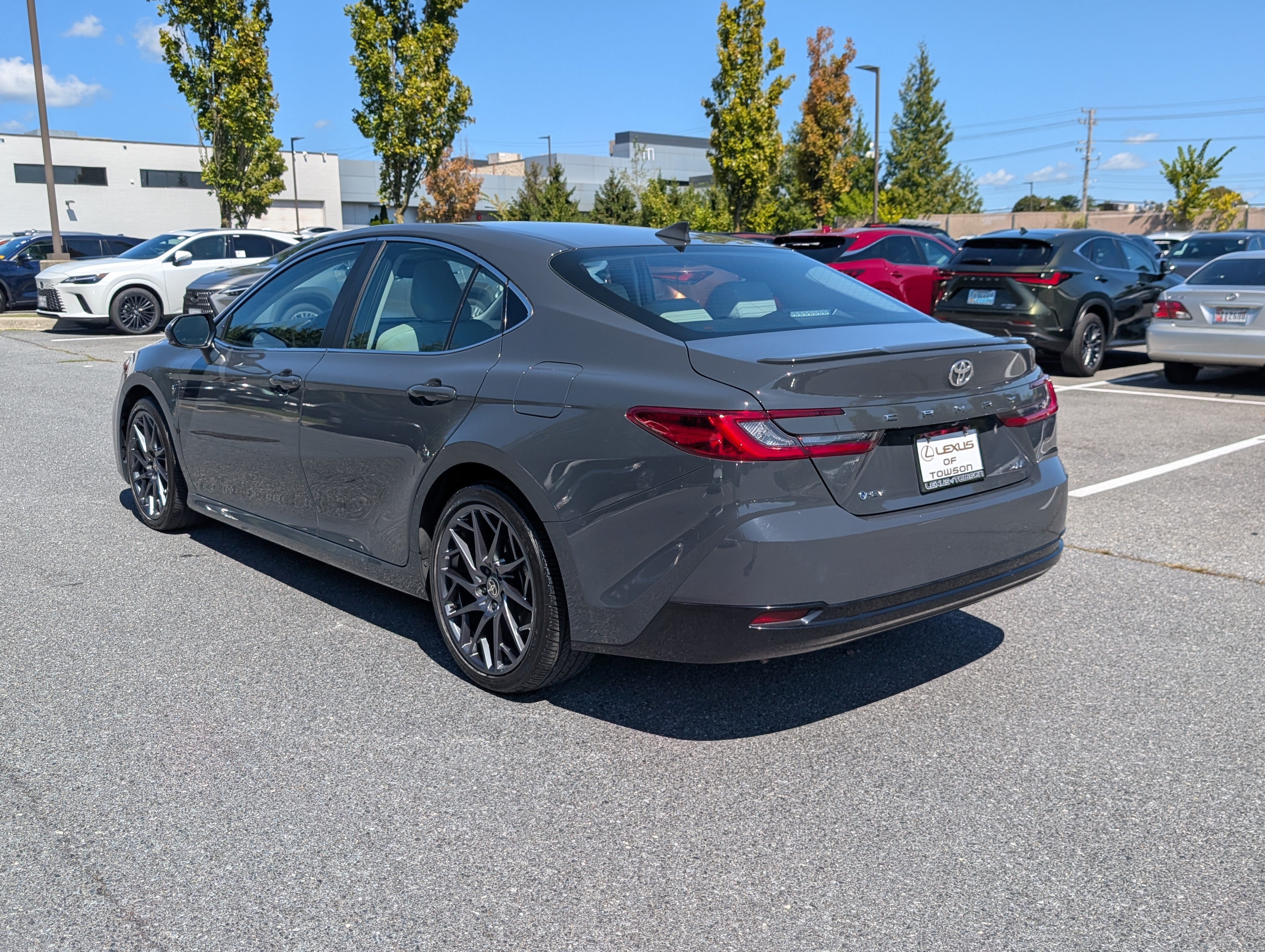 Used 2025 Toyota Camry XLE FWD image 5