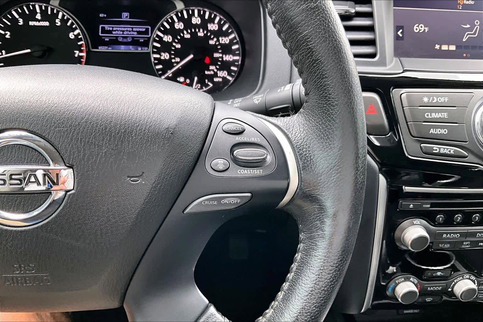 Used 2020 Nissan Pathfinder SV FWD image 25