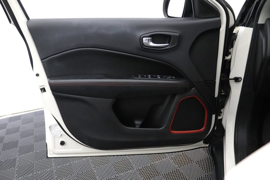 Used 2019 Jeep Compass Trailhawk AWD/4WD image 15