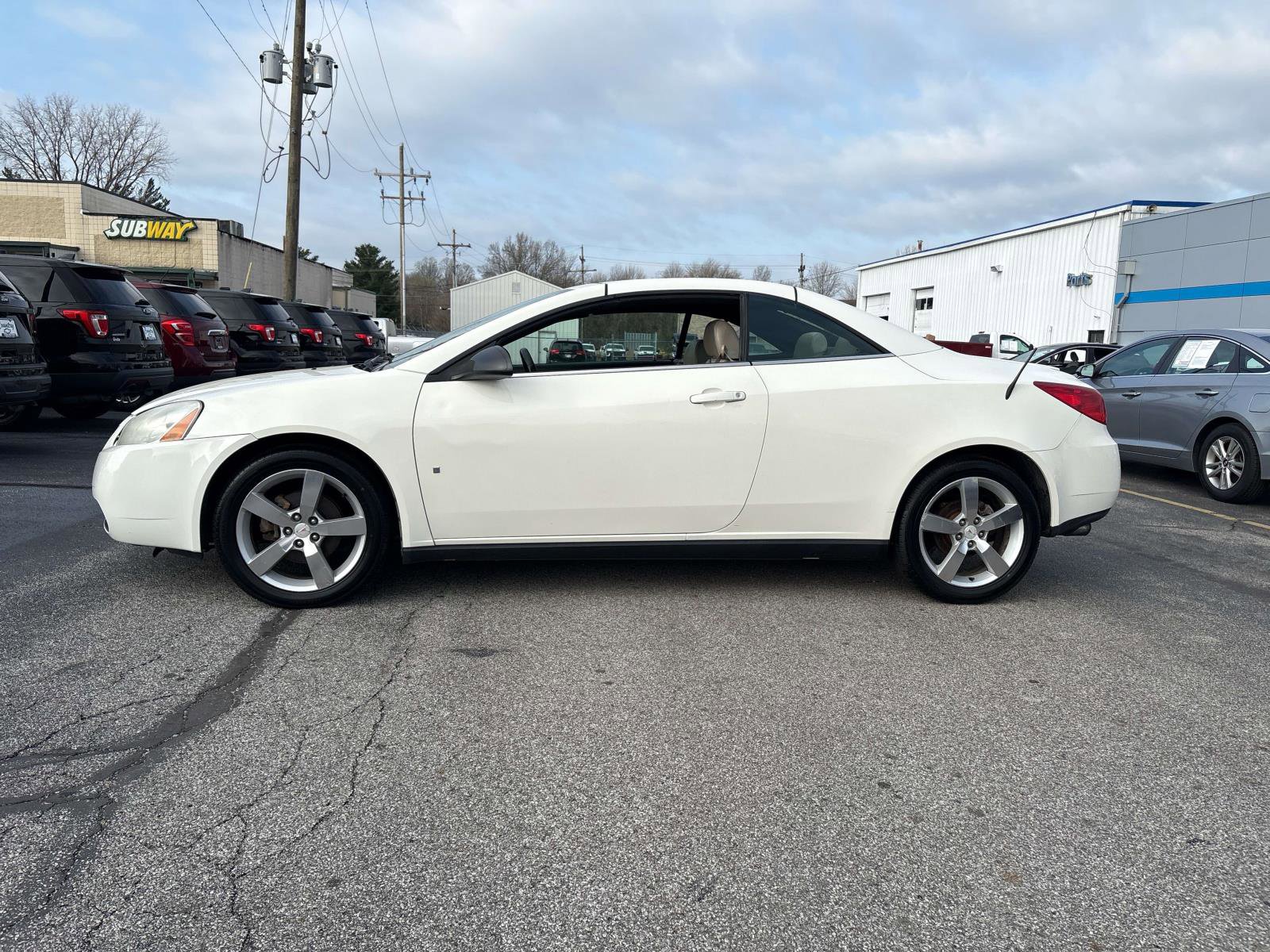 Used 2007 Pontiac G6 GT w/ Sport Package FWD image 2