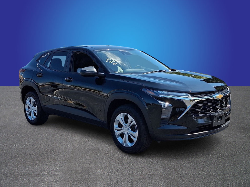 Used 2025 Chevrolet Trax LS FWD image 3