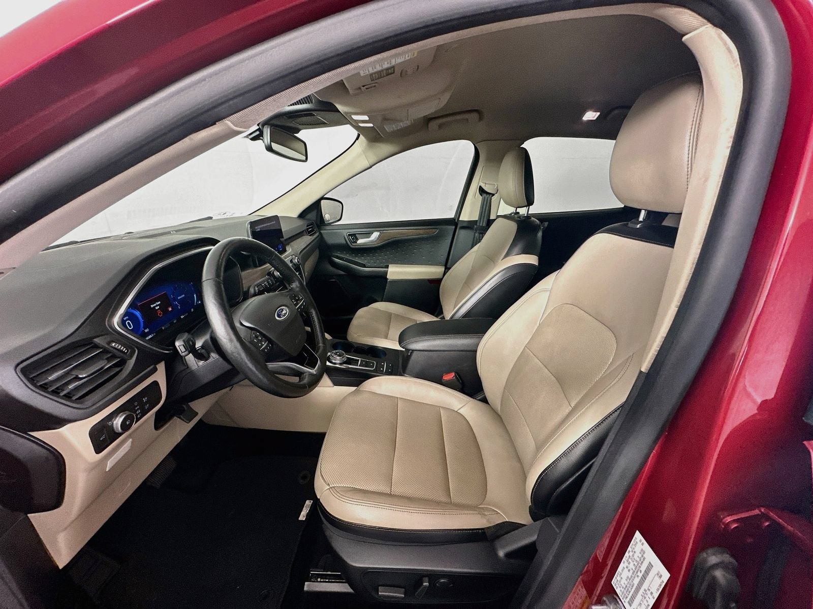 Used 2020 Ford Escape Titanium AWD/4WD image 22