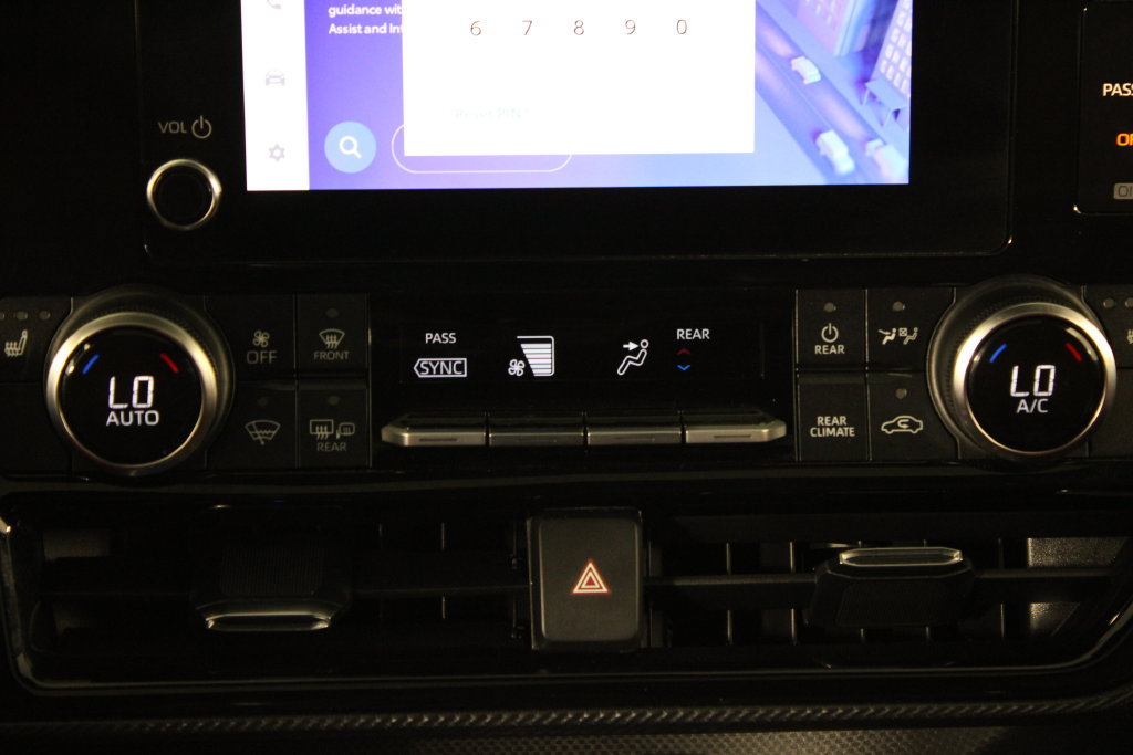 Used 2024 Toyota Highlander XSE FWD image 22