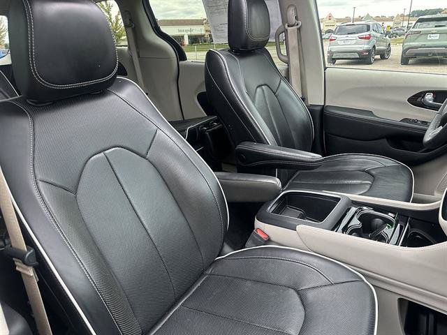 Used 2024 Chrysler Pacifica Limited FWD image 50