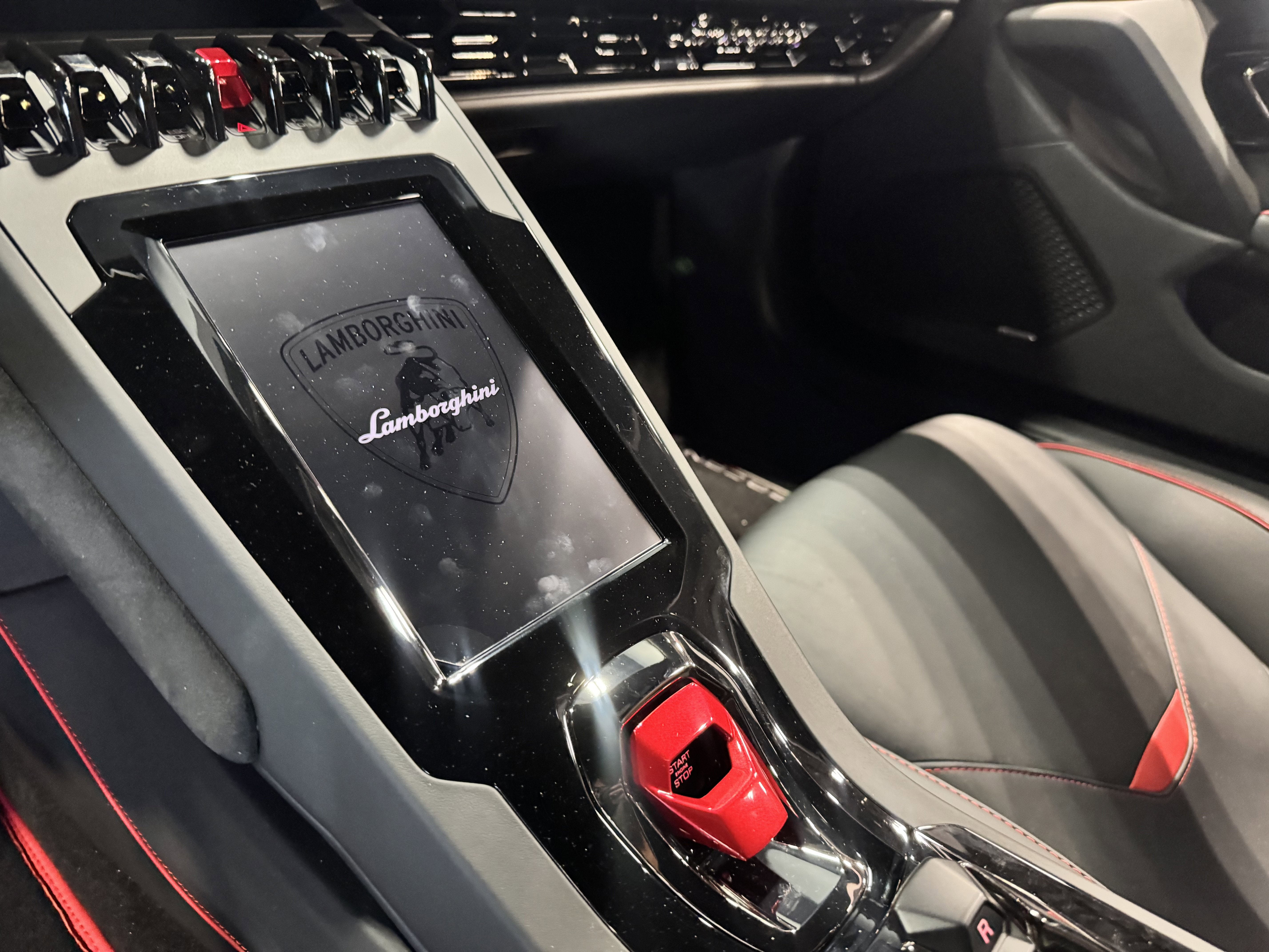 Used 2020 Lamborghini Huracan EVO image 24
