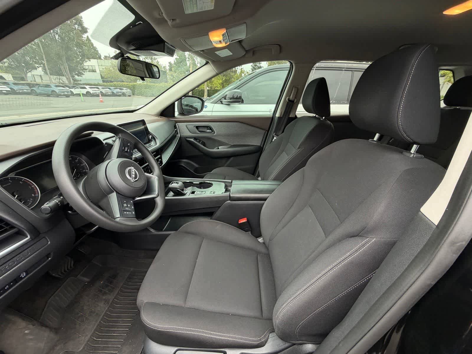 Used 2023 Nissan Rogue S FWD image 6