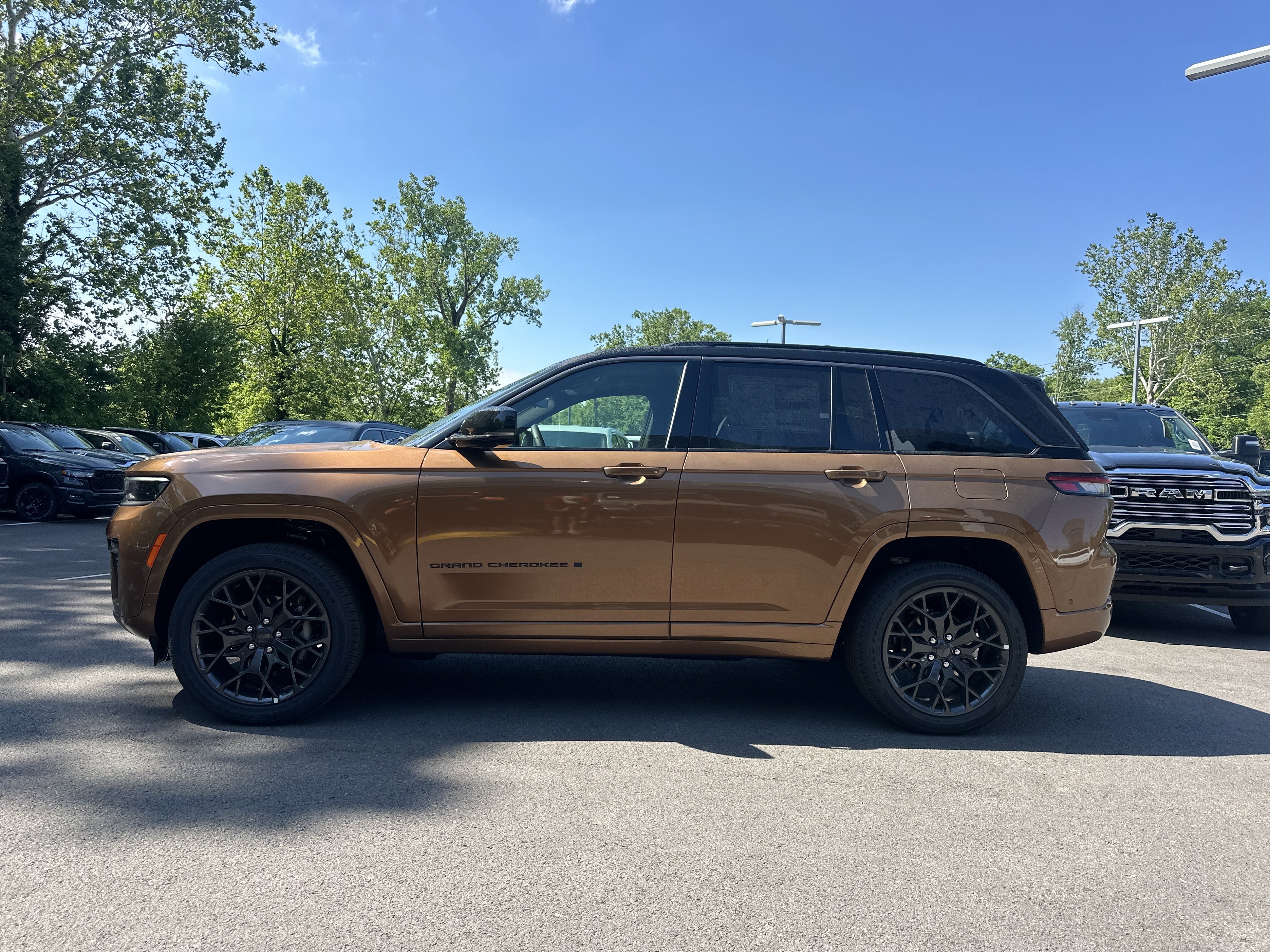 New 2026 Jeep Grand Cherokee Summit w/ Obsidian Package AWD/4WD image 25