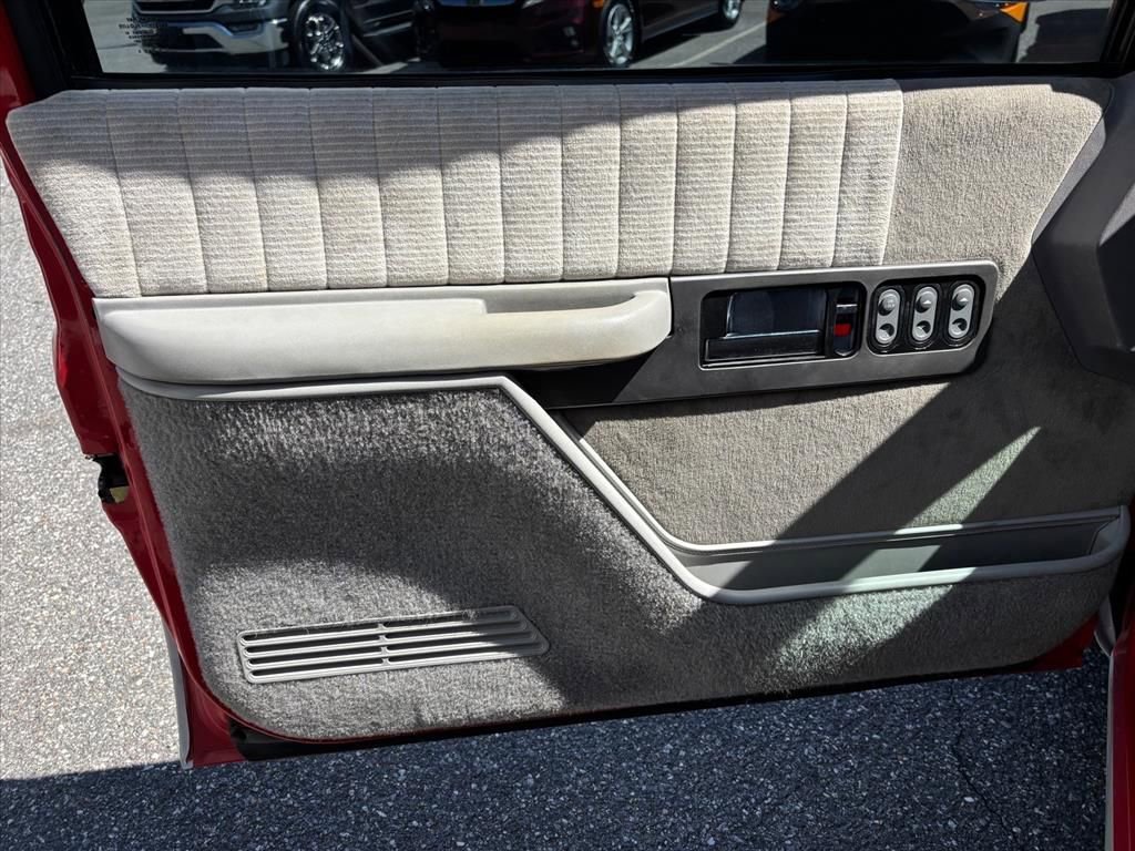 Used 1993 Chevrolet Silverado 1500 2WD Regular Cab image 8