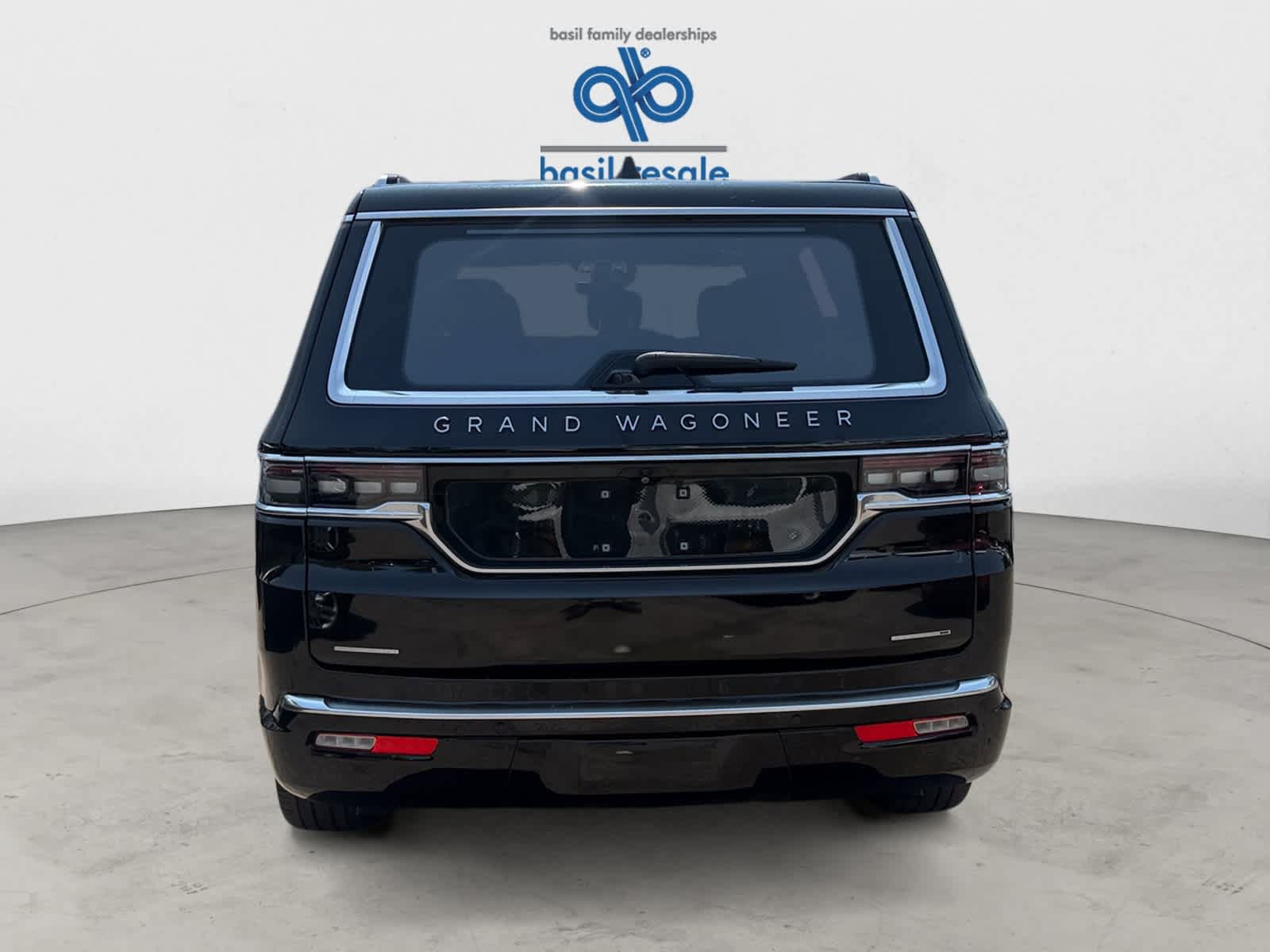 Used 2023 Jeep Grand Wagoneer Series III AWD/4WD image 4