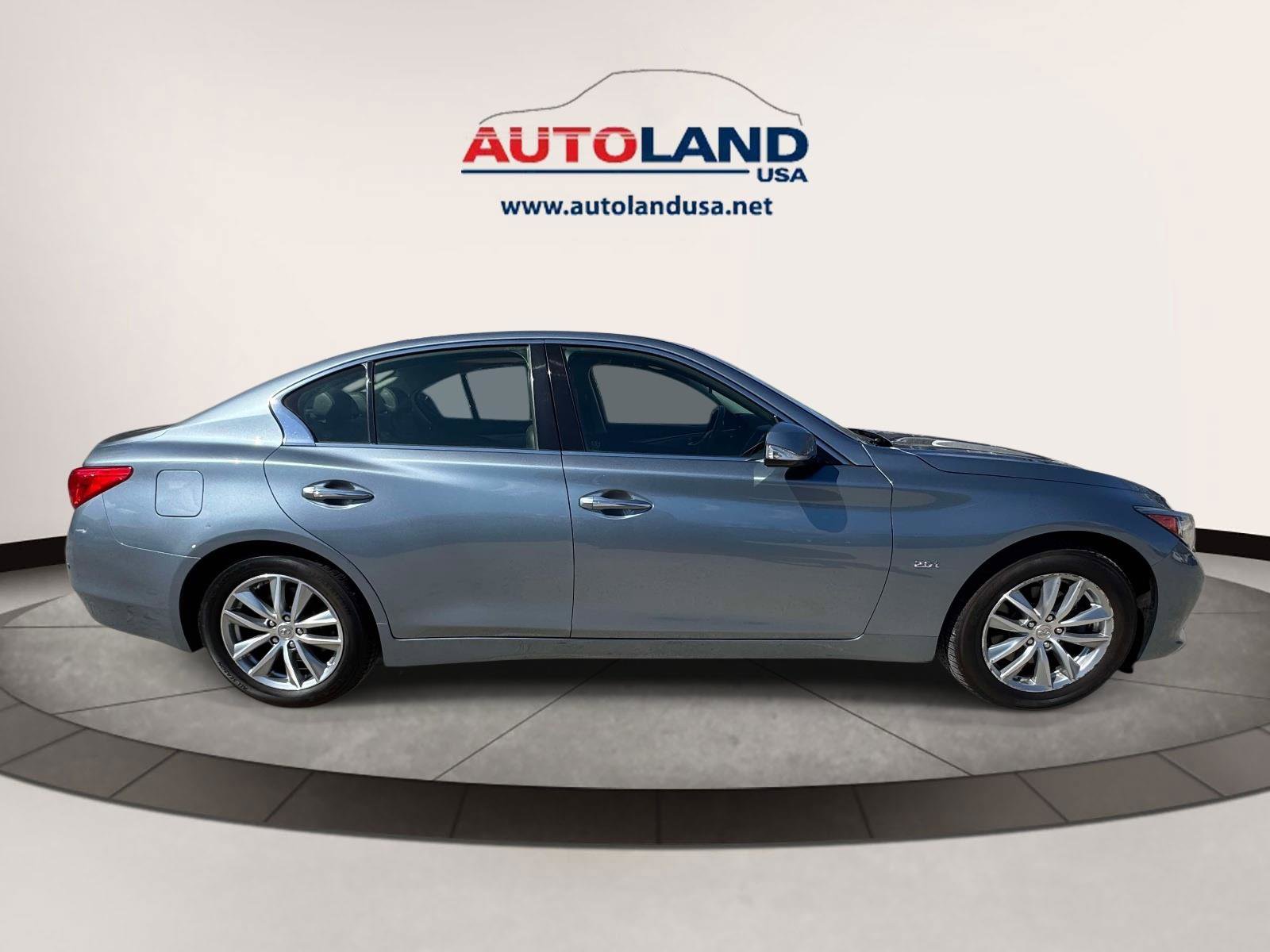 Used 2017 INFINITI Q50 Signature Edition w/ Cargo Package (L95) image 5