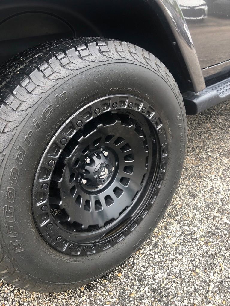 Used 2018 Jeep Wrangler Unlimited Sahara w/ Dual Top Group AWD/4WD image 29