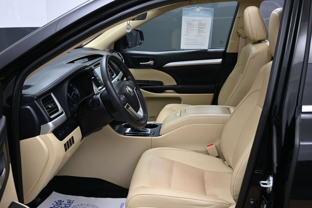 Used 2019 Toyota Highlander XLE AWD/4WD image 21