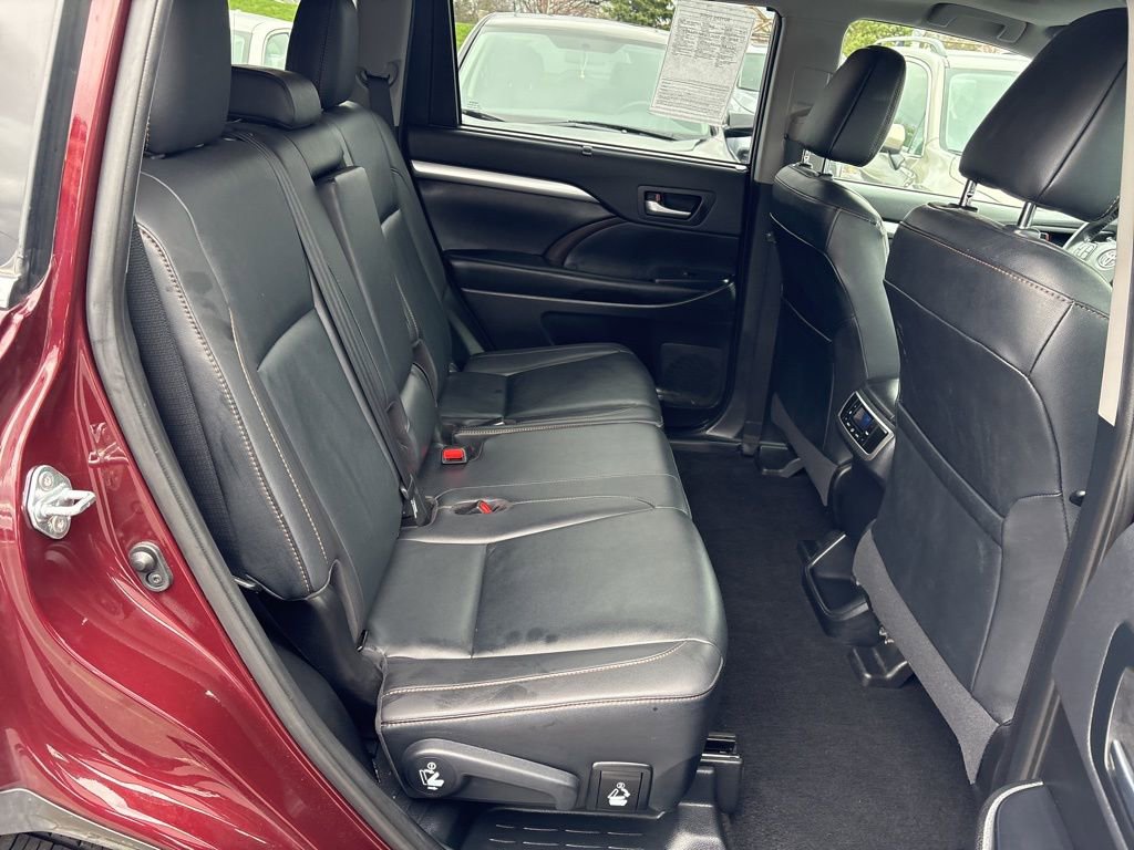 Used 2019 Toyota Highlander XLE image 11