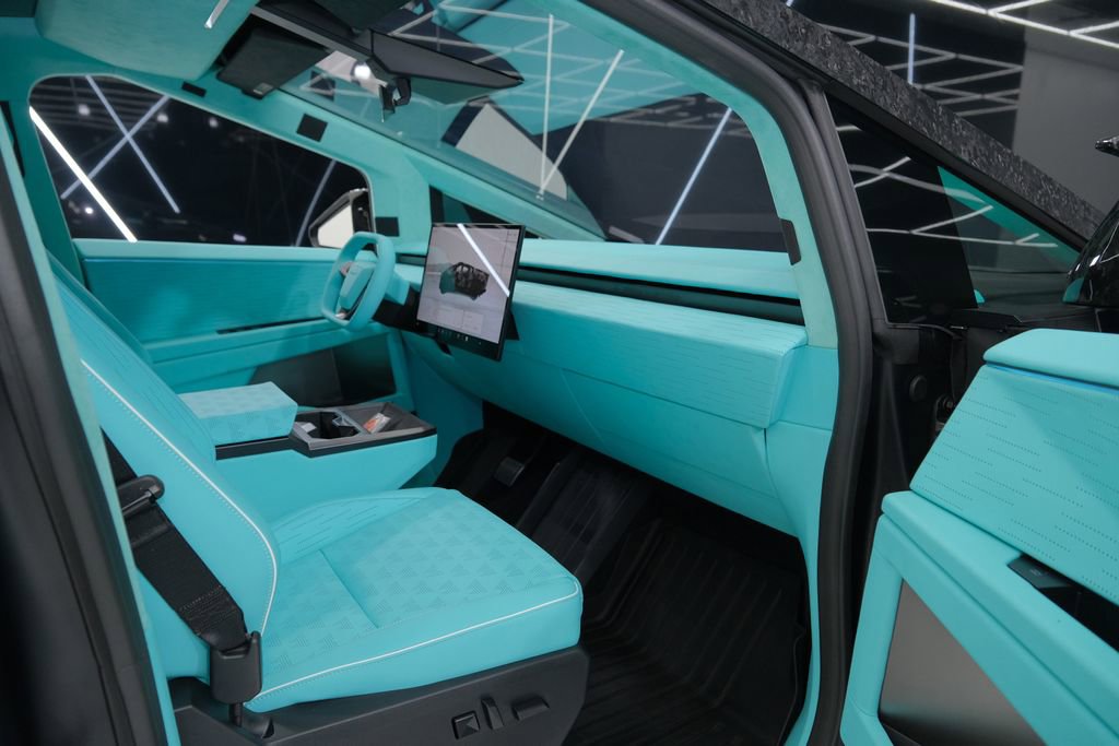 Used 2025 Tesla Cybertruck AWD Crew Cab image 47