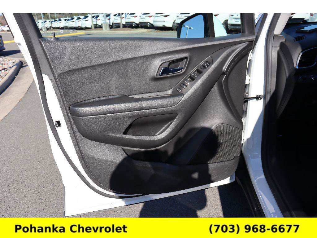 Used 2022 Chevrolet Trax LS w/ Tint and Cruise Package image 23