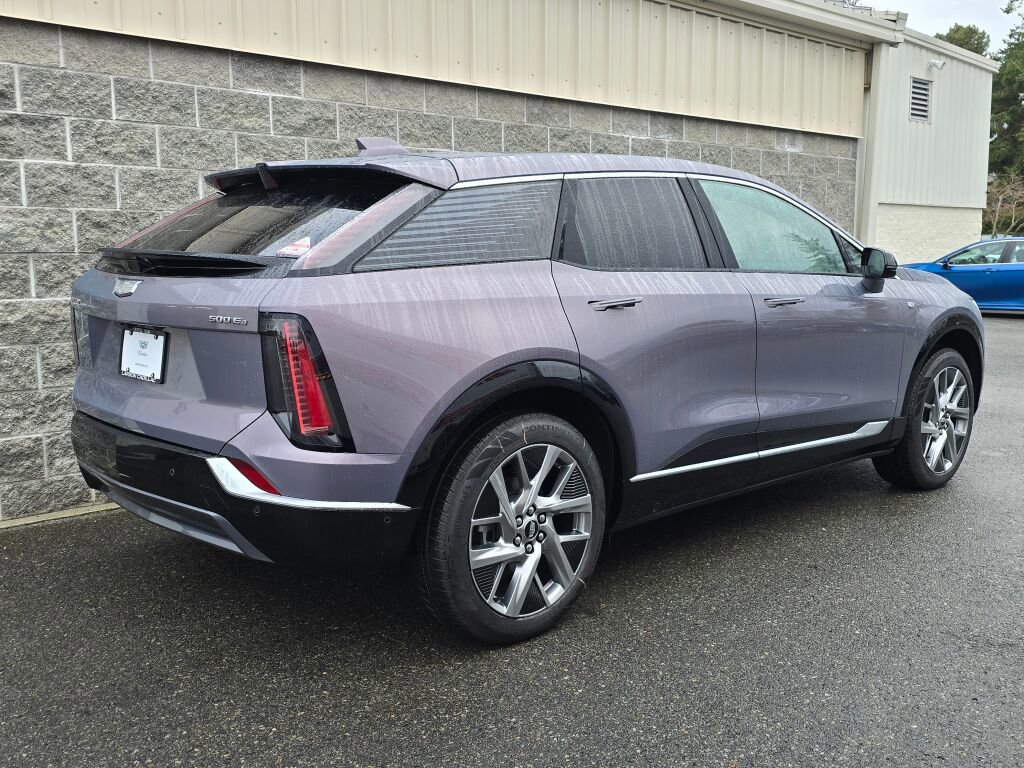 New 2026 Cadillac Optiq Luxury 2 image 8