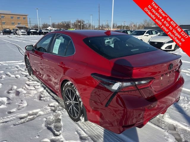 Used 2023 Toyota Camry SE image 3