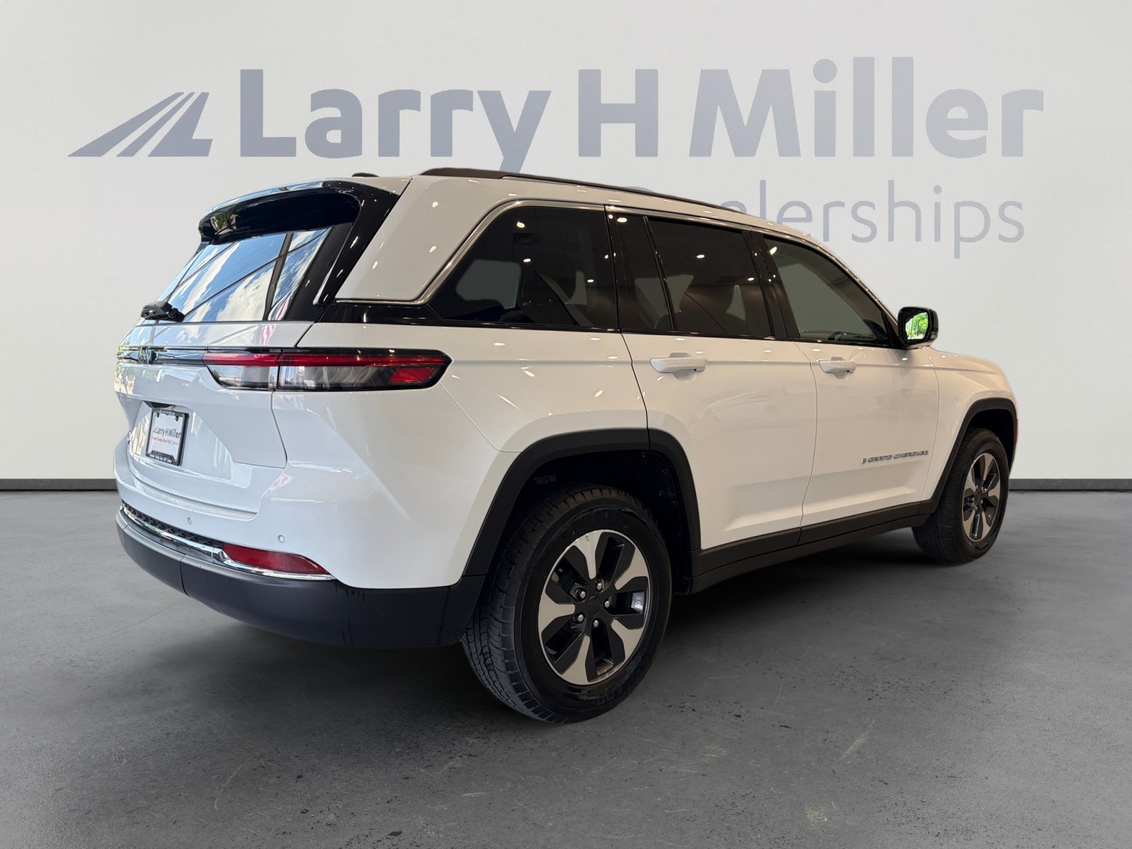 Used 2024 Jeep Grand Cherokee Limited 4xe AWD/4WD image 5