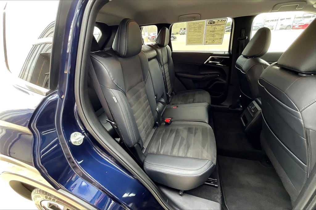 Used 2024 Mitsubishi Outlander SE Black Edition image 26