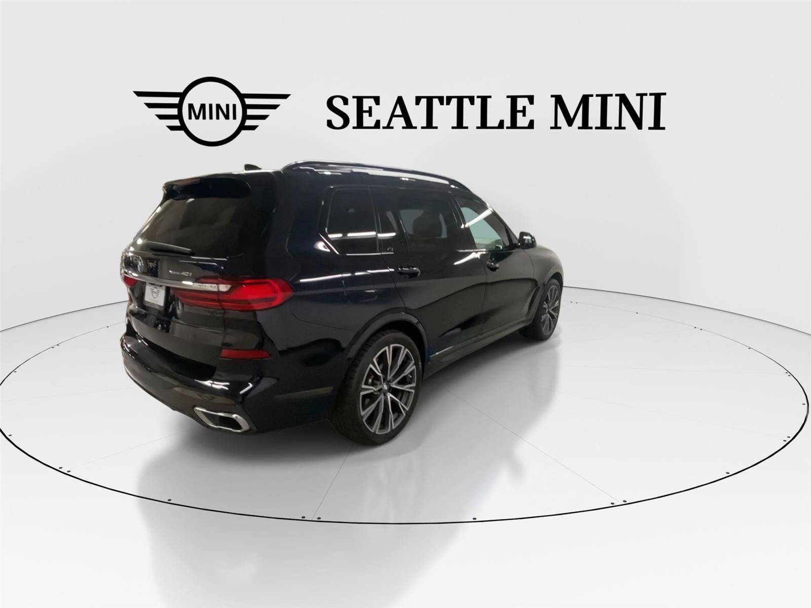 Used 2021 BMW X7 xDrive40i w/ M Sport Package AWD/4WD image 11