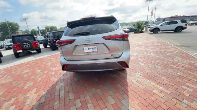 Used 2021 Toyota Highlander Limited FWD image 8