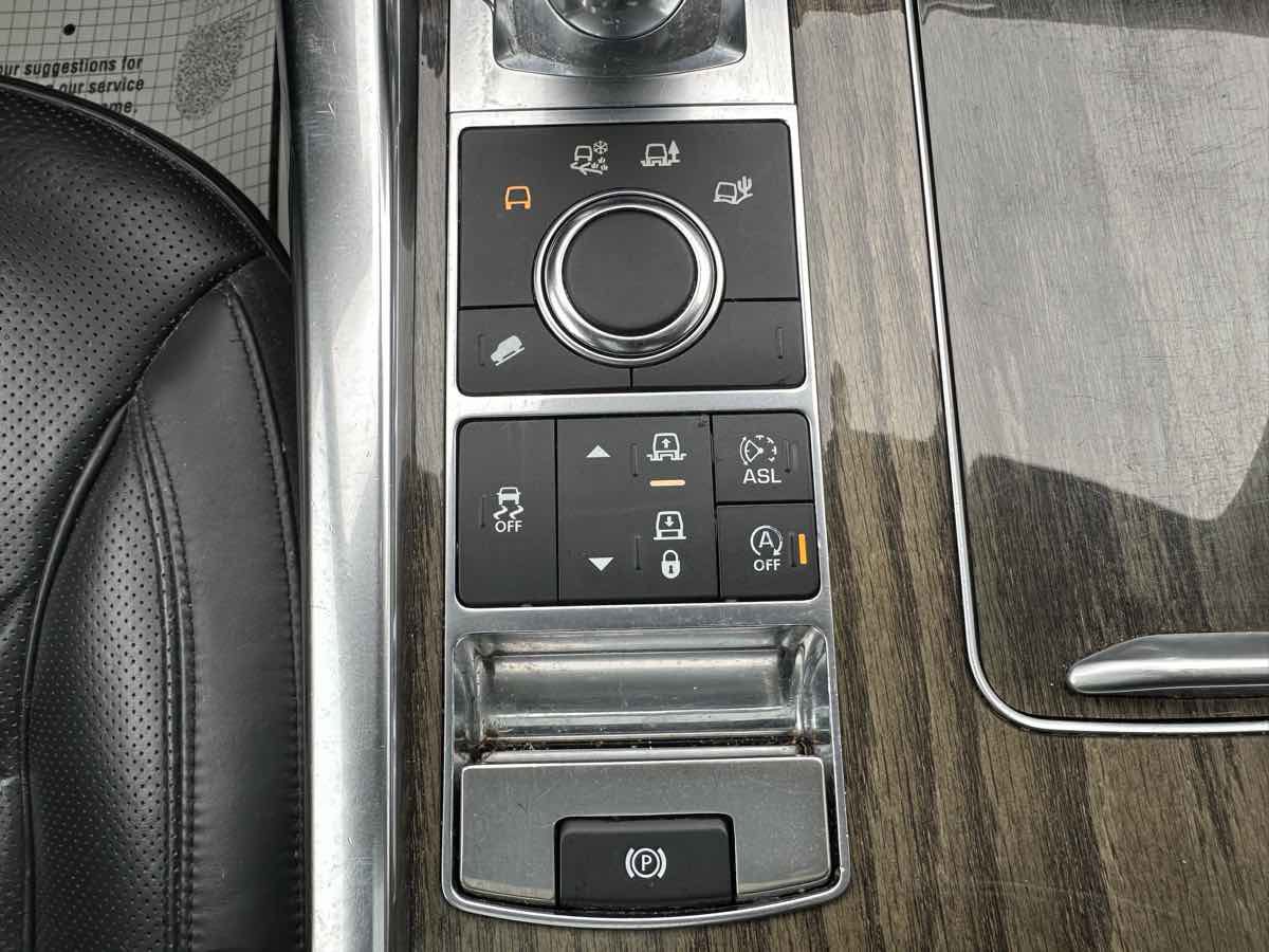 Used 2016 Land Rover Range Rover Sport HSE image 24