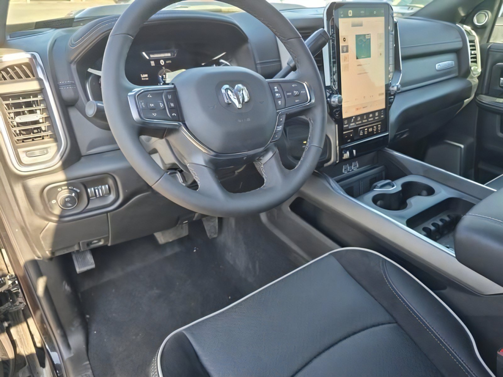 New 2025 RAM 2500 Laramie AWD/4WD image 19