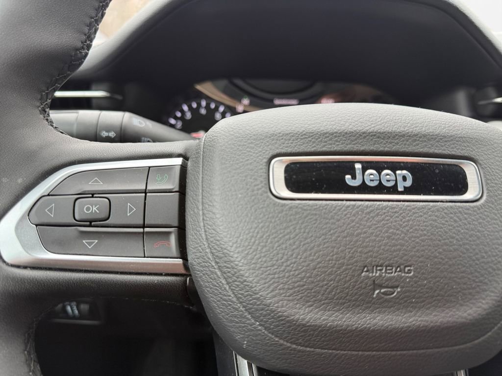 Used 2025 Jeep Compass Limited image 25