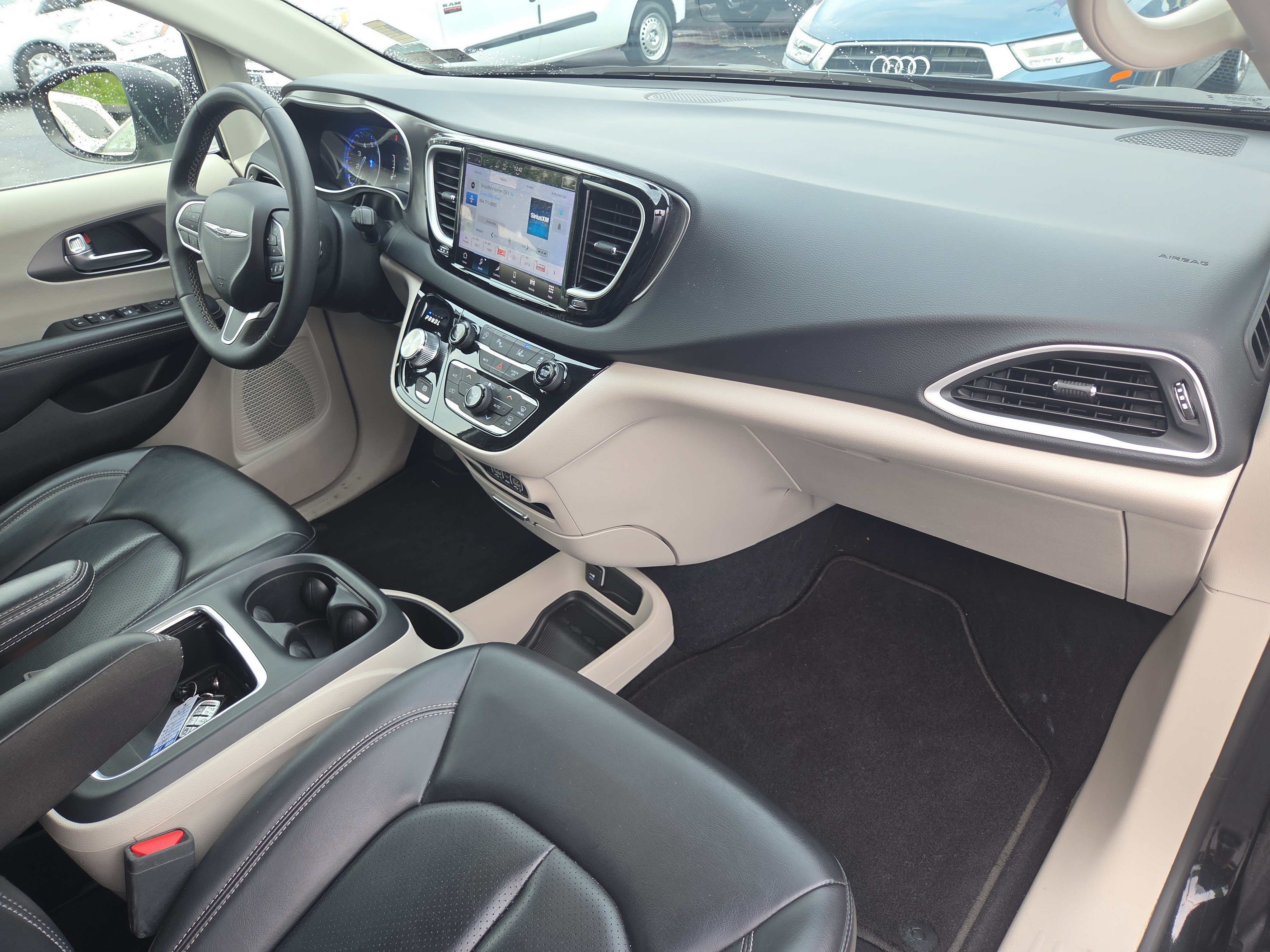 Certified 2023 Chrysler Pacifica Touring-L FWD image 19