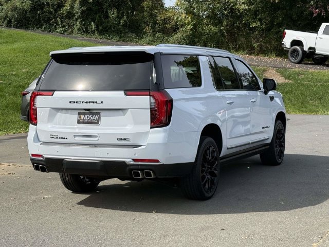 Used 2026 GMC Yukon XL Denali w/ Sun & Power Step Package AWD/4WD image 3