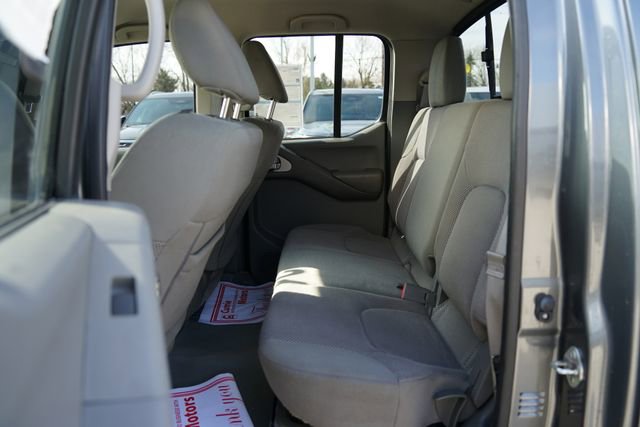 Used 2021 Nissan Frontier SV w/ Midnight Edition Floor Mats image 7