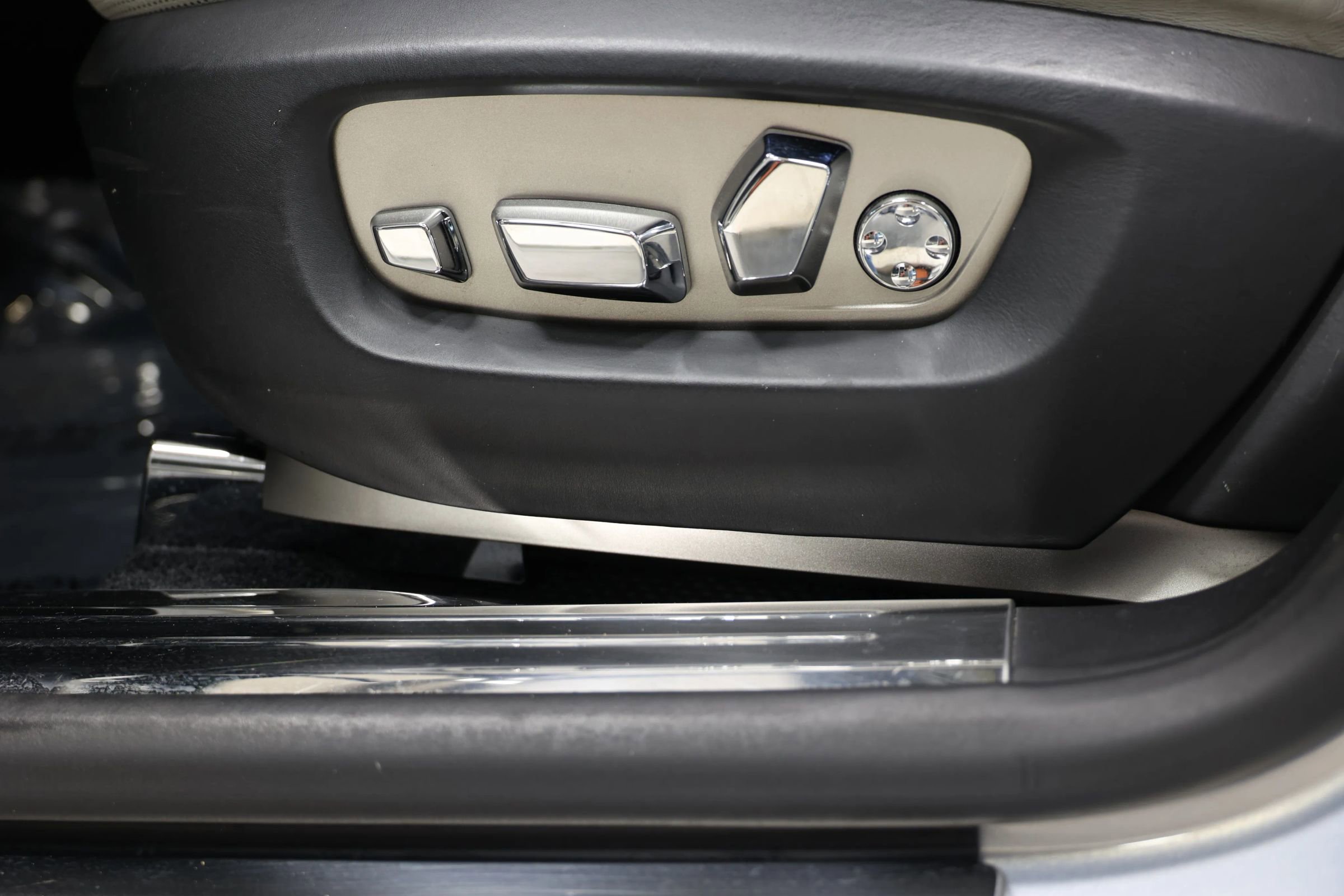 Used 2019 Rolls-Royce Ghost image 23