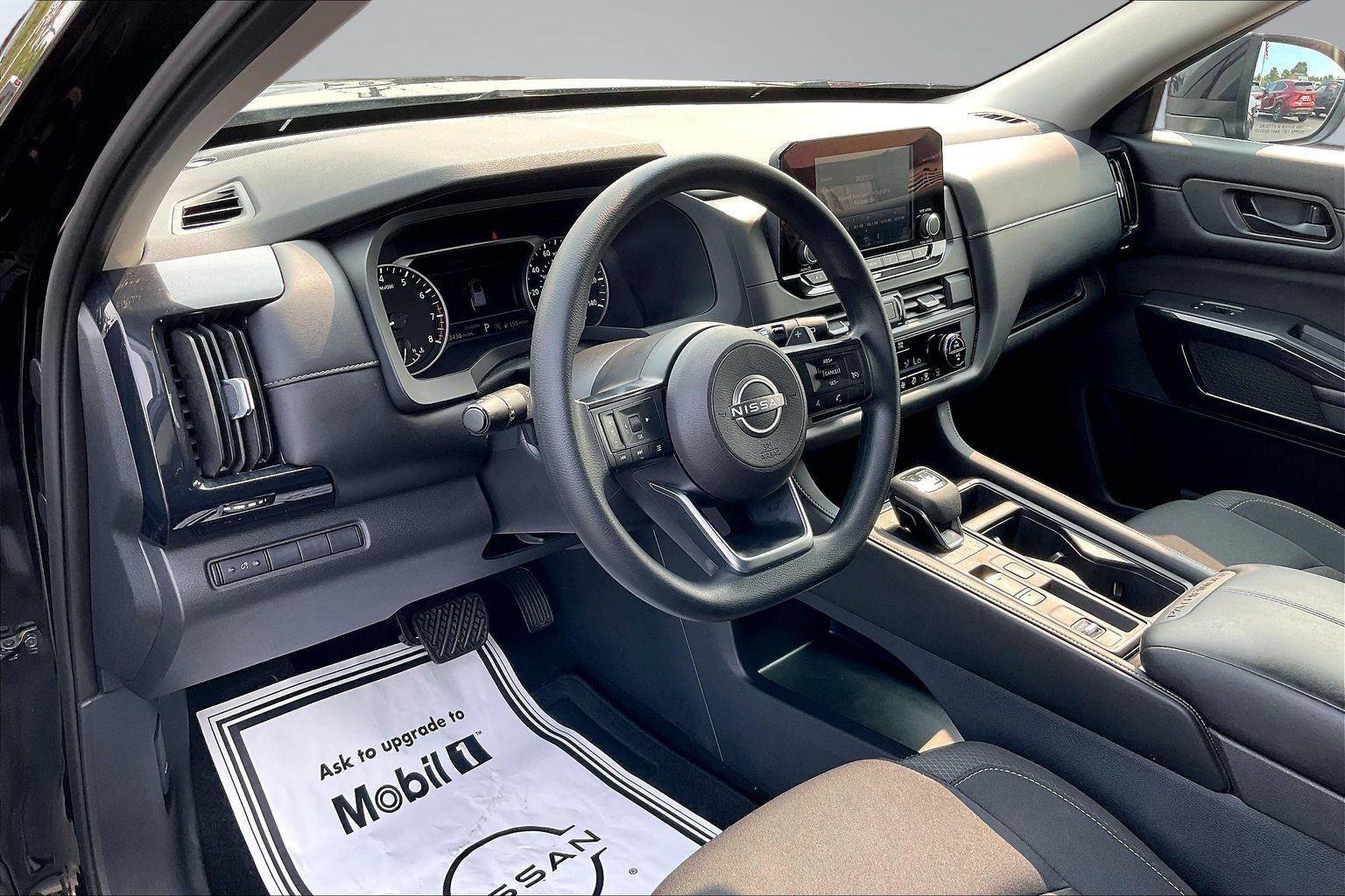 Certified 2025 Nissan Pathfinder S FWD image 15