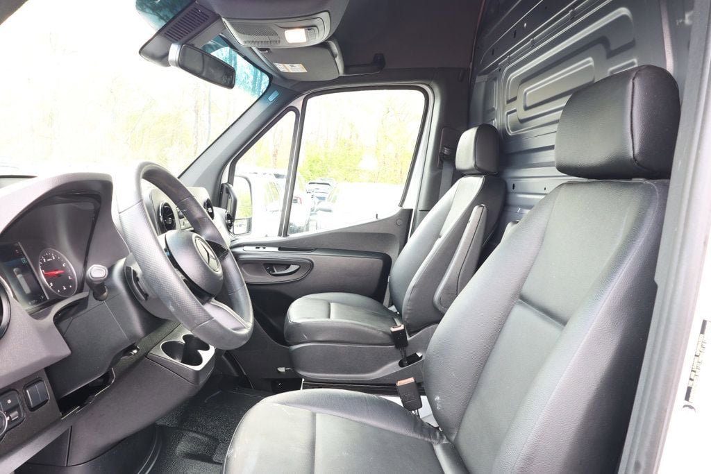 Used 2025 Mercedes-Benz Sprinter 2500 image 19