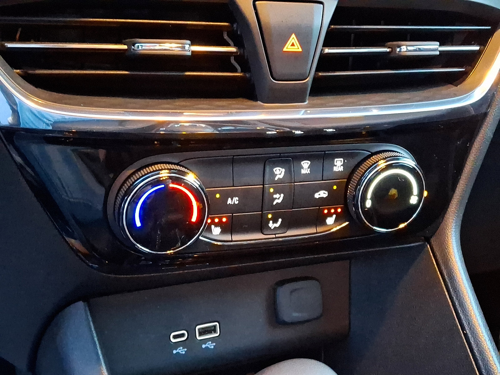 Certified 2024 Buick Encore GX Sport Touring w/ Comfort Package image 23