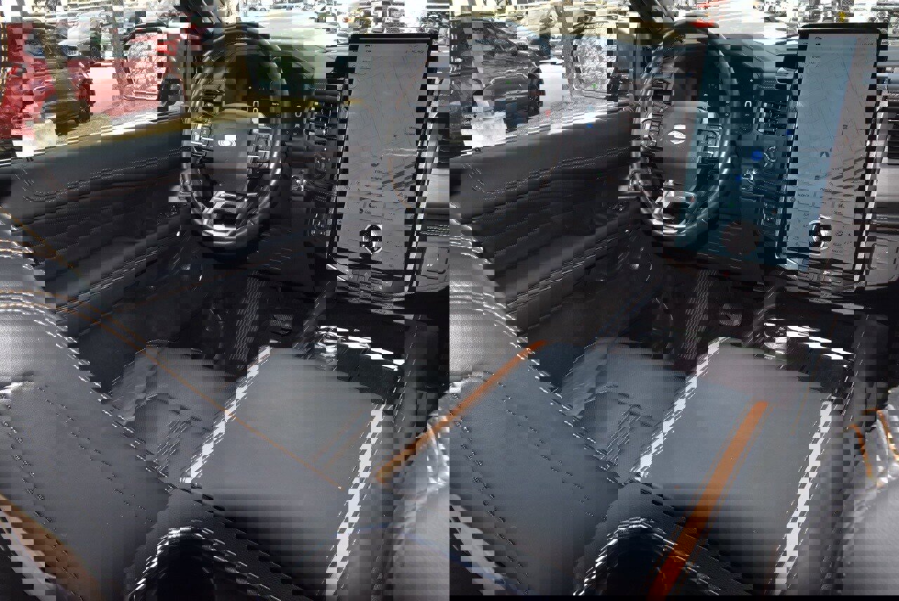 Used 2023 Ford Expedition Platinum image 16