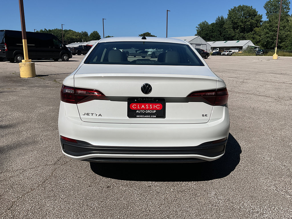 Used 2023 Volkswagen Jetta SE w/ Panoramic Sunroof Package FWD image 6