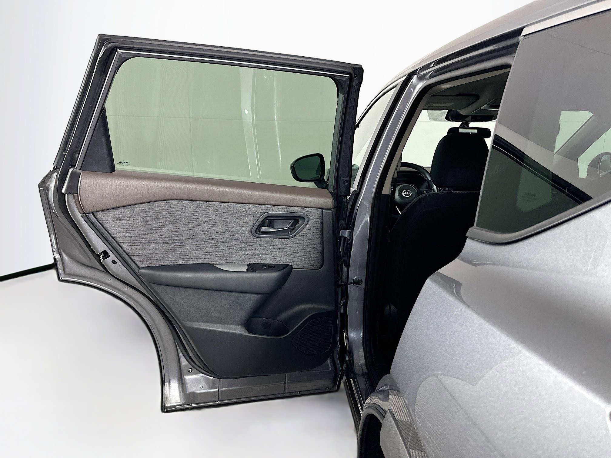 Used 2023 Nissan Rogue S image 25