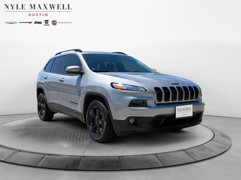 Used 2018 Jeep Cherokee Latitude w/ Altitude Package FWD image 2