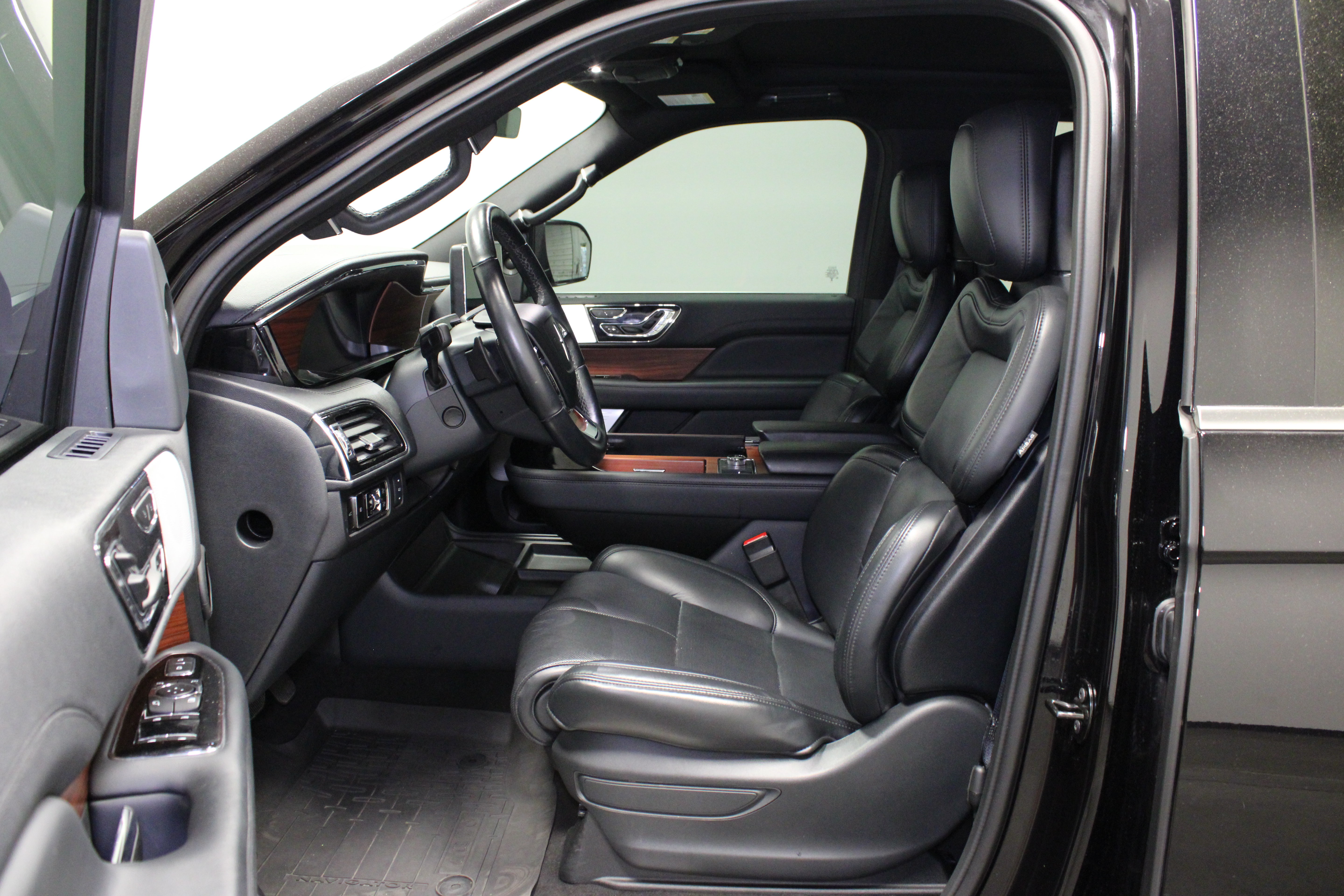 Used 2024 Lincoln Navigator L Reserve AWD/4WD image 20