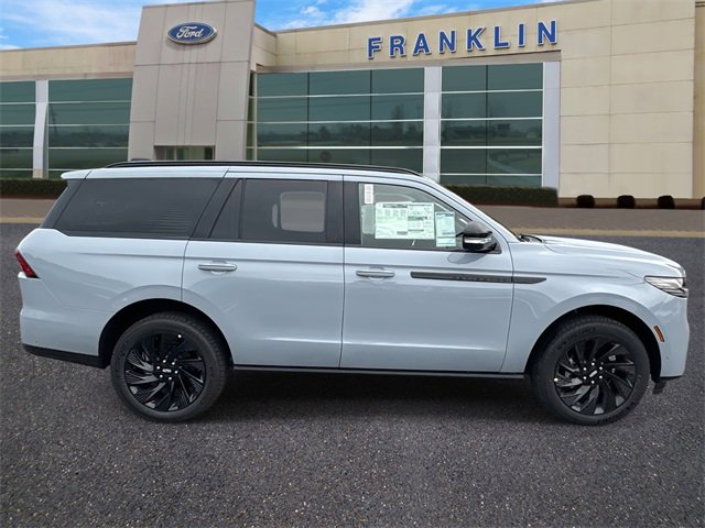 New 2025 Lincoln Navigator Reserve w/ Jet Appearance Package image 8