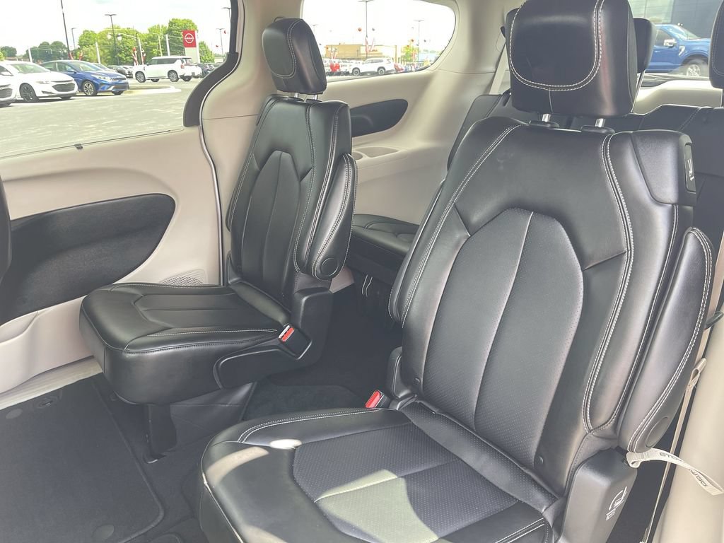 Used 2024 Chrysler Pacifica Touring-L AWD/4WD image 25