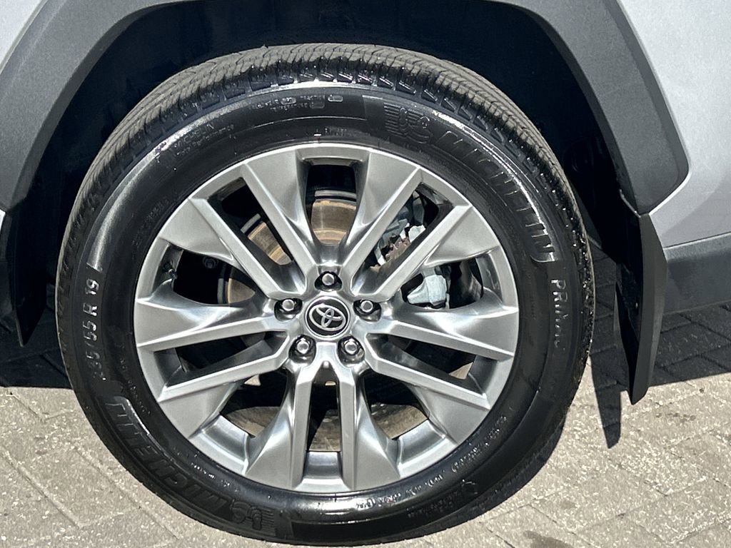 Used 2024 Toyota RAV4 XLE Premium image 31