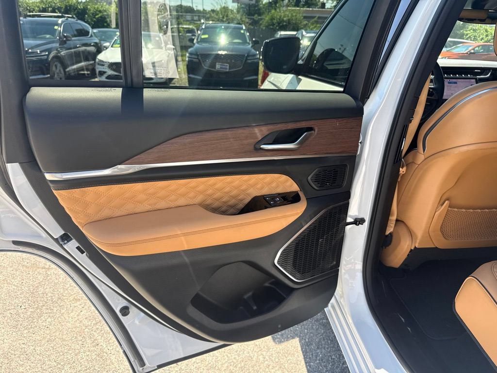 Used 2022 Jeep Grand Cherokee Summit AWD/4WD image 19